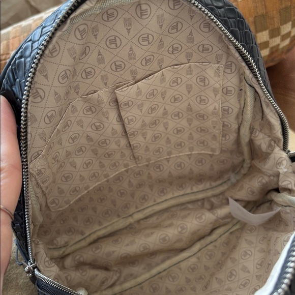 Brand New London Fog Bowery Medium Size Woven Zip Backpack Black Vegan Leather